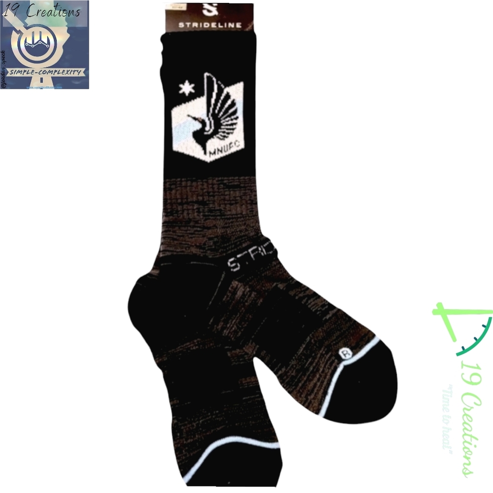 (NWT) Strideline crew height socks MLS- Size M/L